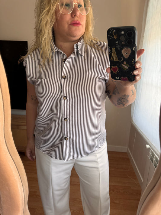 Camisa de rayas sin mangas con efecto hombro estructurado