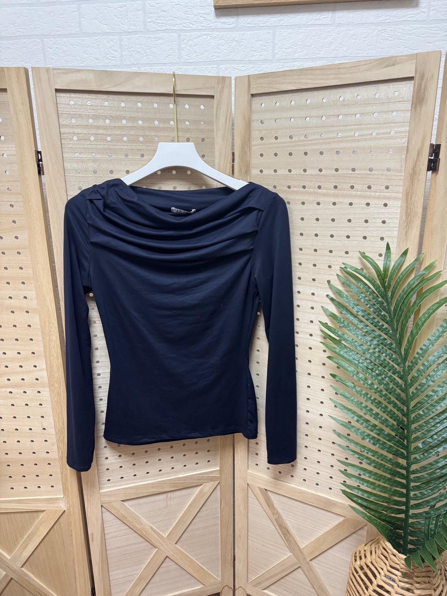 Top de manga larga con cuello drapeado