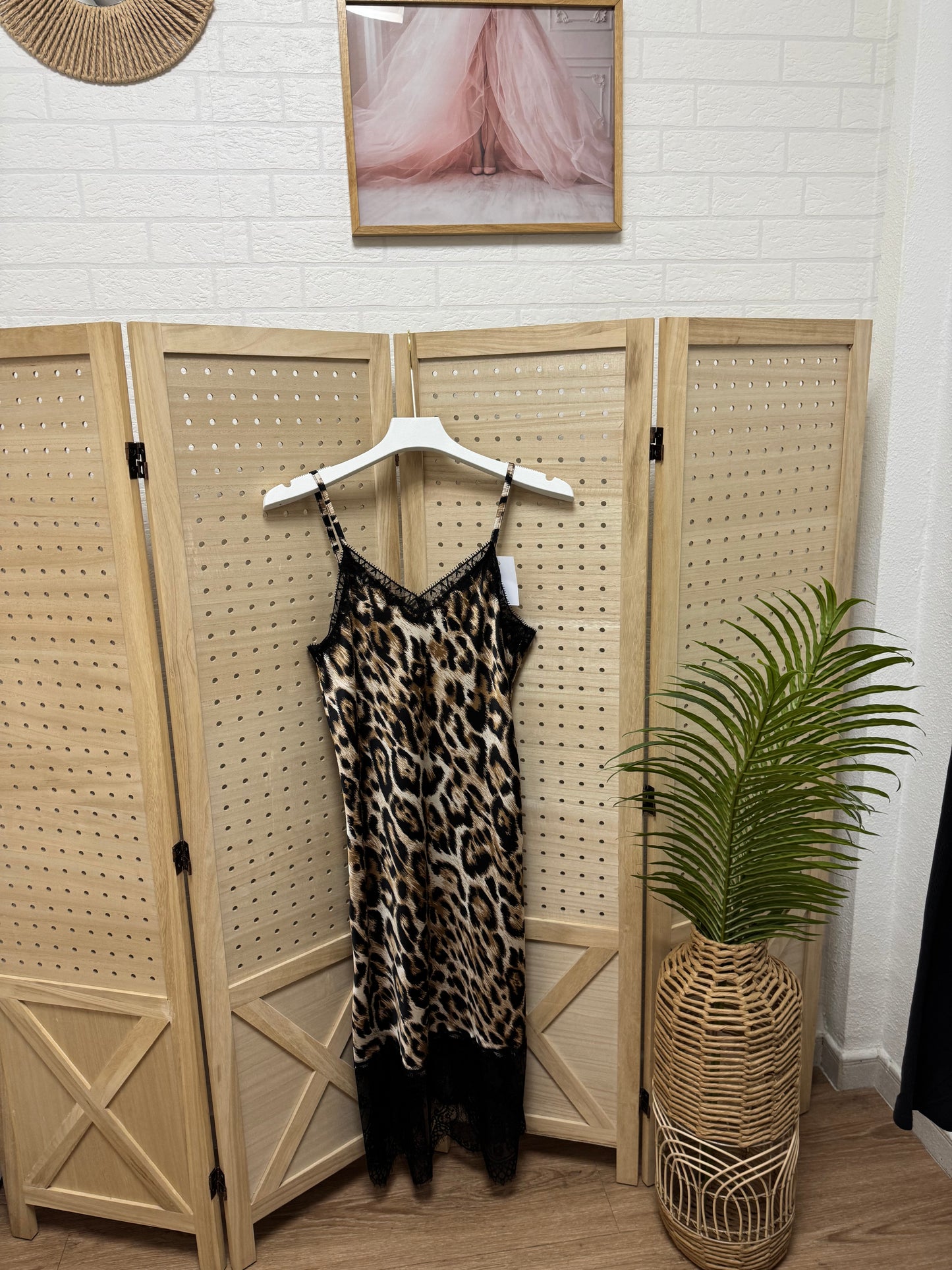 Vestido lencero animal print con encaje