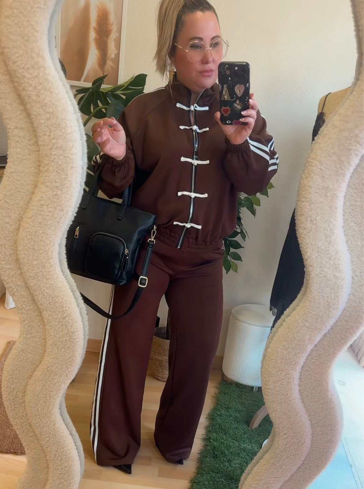Conjunto Deportivo Mujer Chocolate con Detalle Oriental