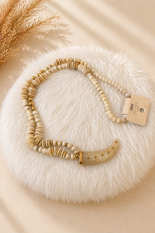 Collar Boho Marfil con Detalles Naturales y Colgante