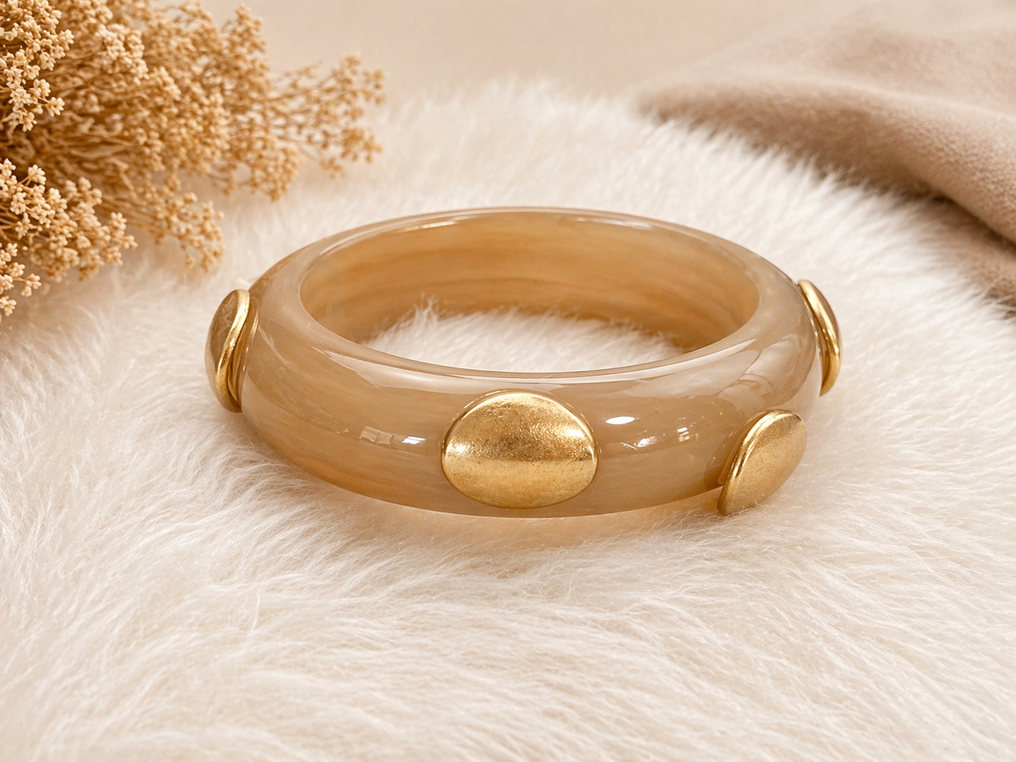Pulsera Siena – Resina con Detalles Dorados (Beige y Negro)