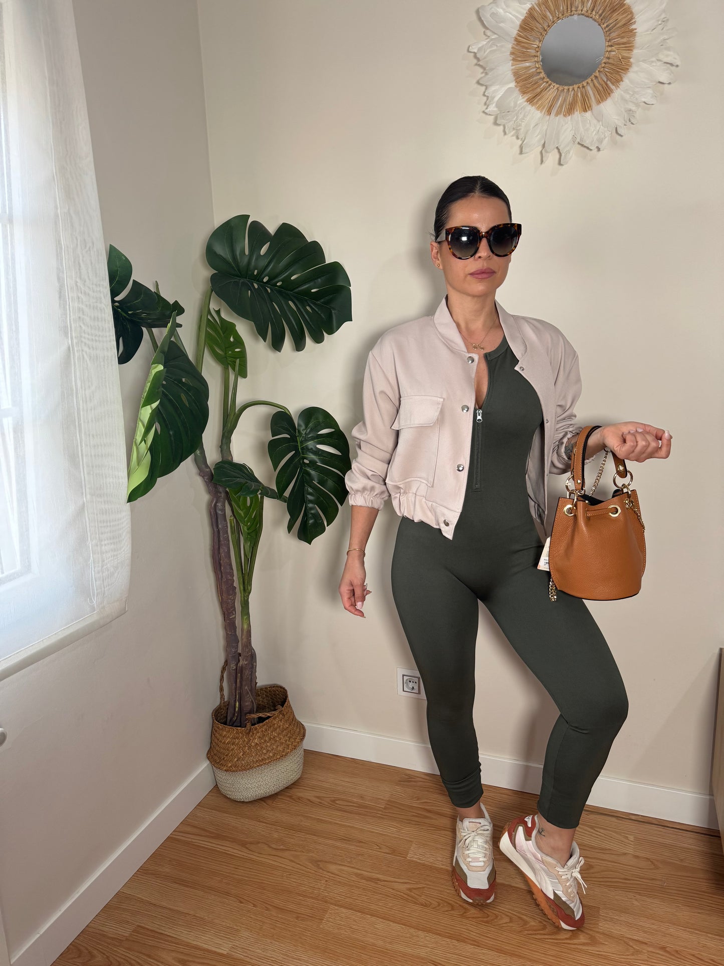 Mono Deportivo Ajustado con Cremallera – Look Casual y Sport Chic Mujer