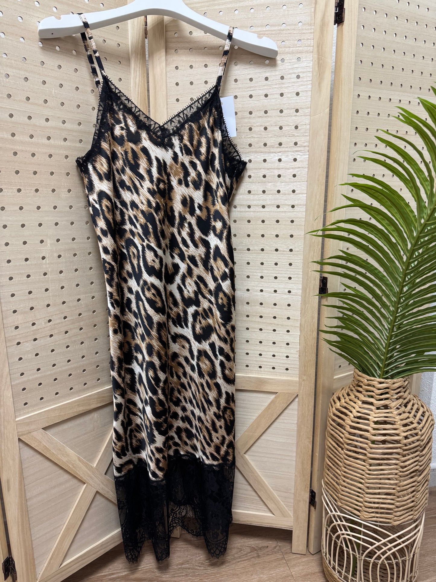 Vestido lencero animal print con encaje