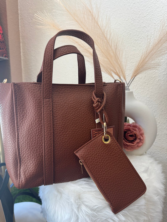 Bolso tote marrón con monedero