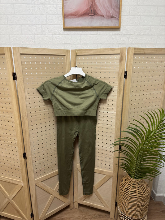 Conjunto deportivo seamless verde oliva