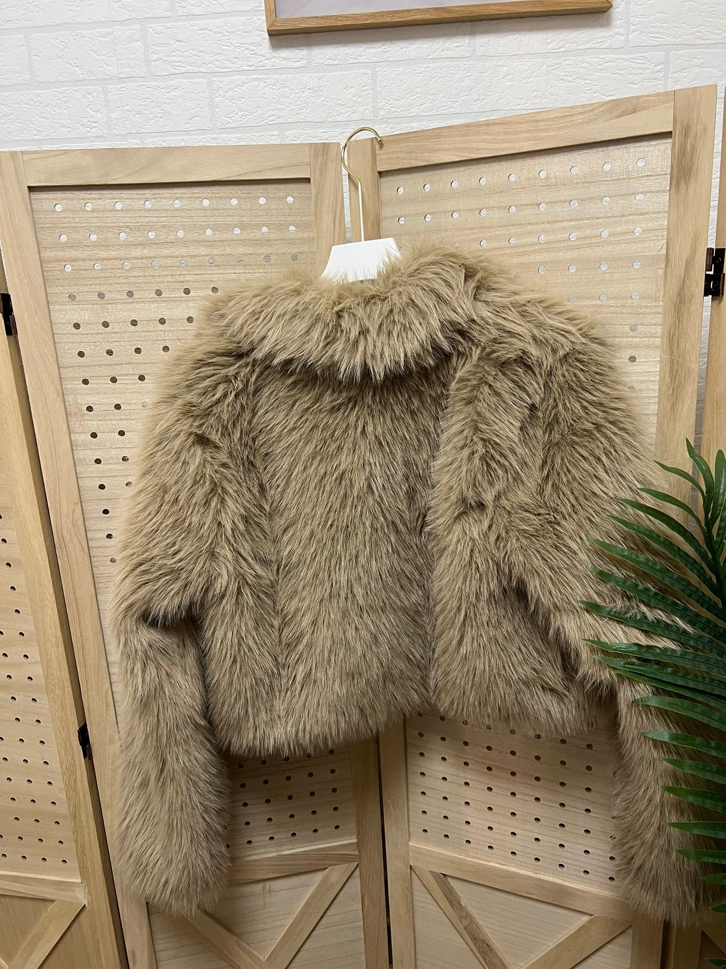 Abrigo Corto de Pelo Sintético Camel con Forro – Chaqueta Efecto Pelo Suave Mujer