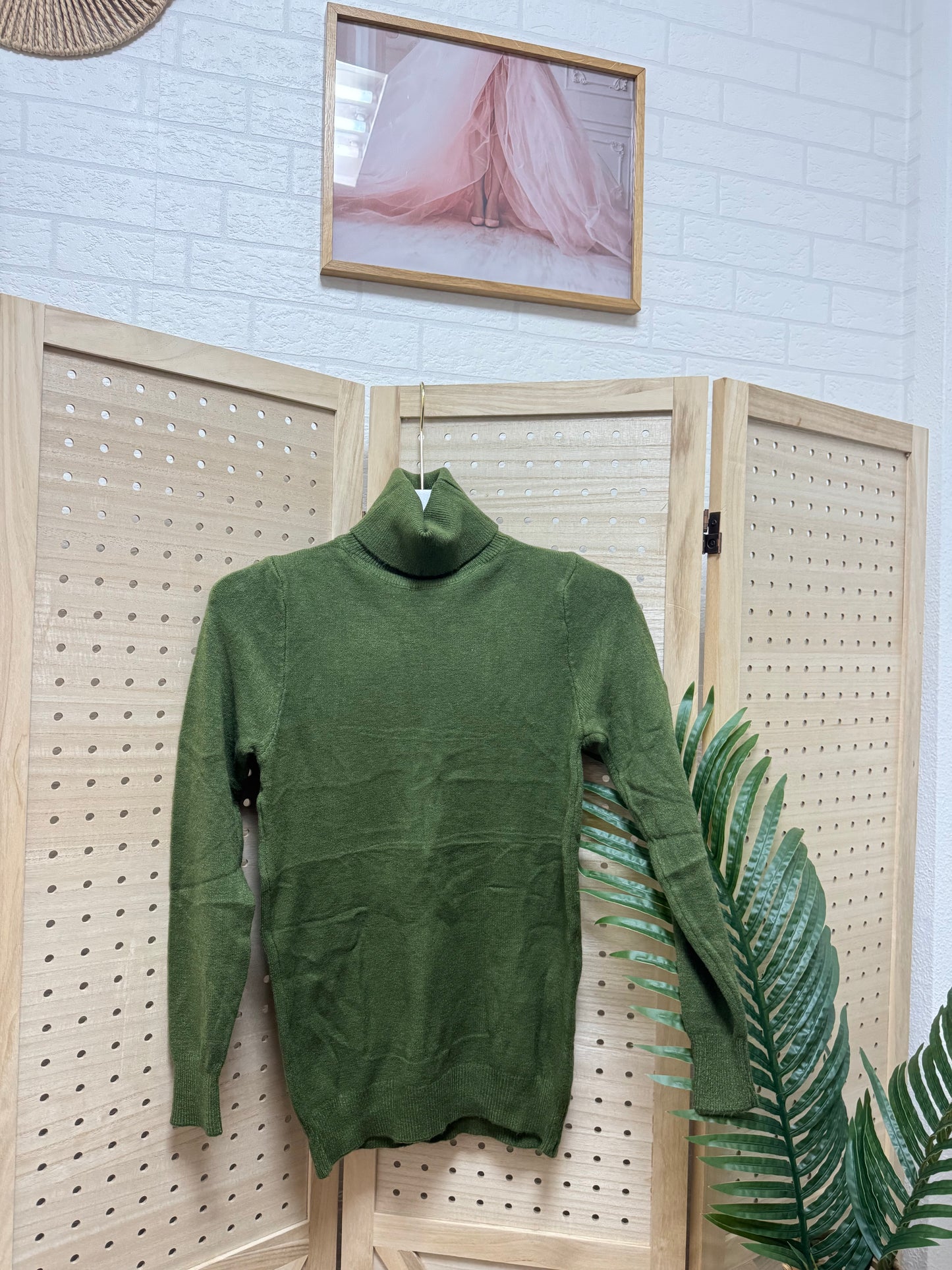 Jersey de punto verde con cuello alto