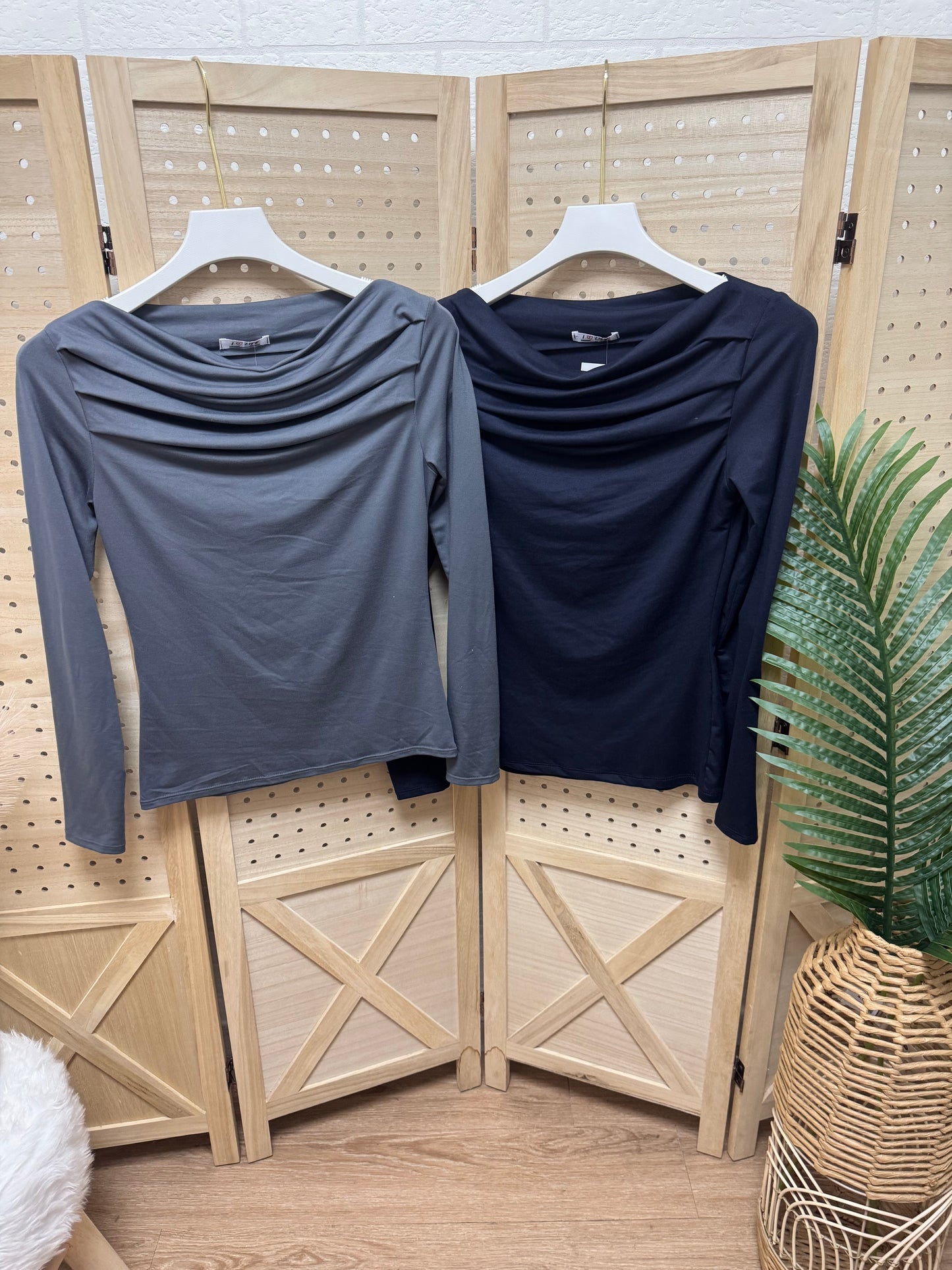 Top de manga larga con cuello drapeado