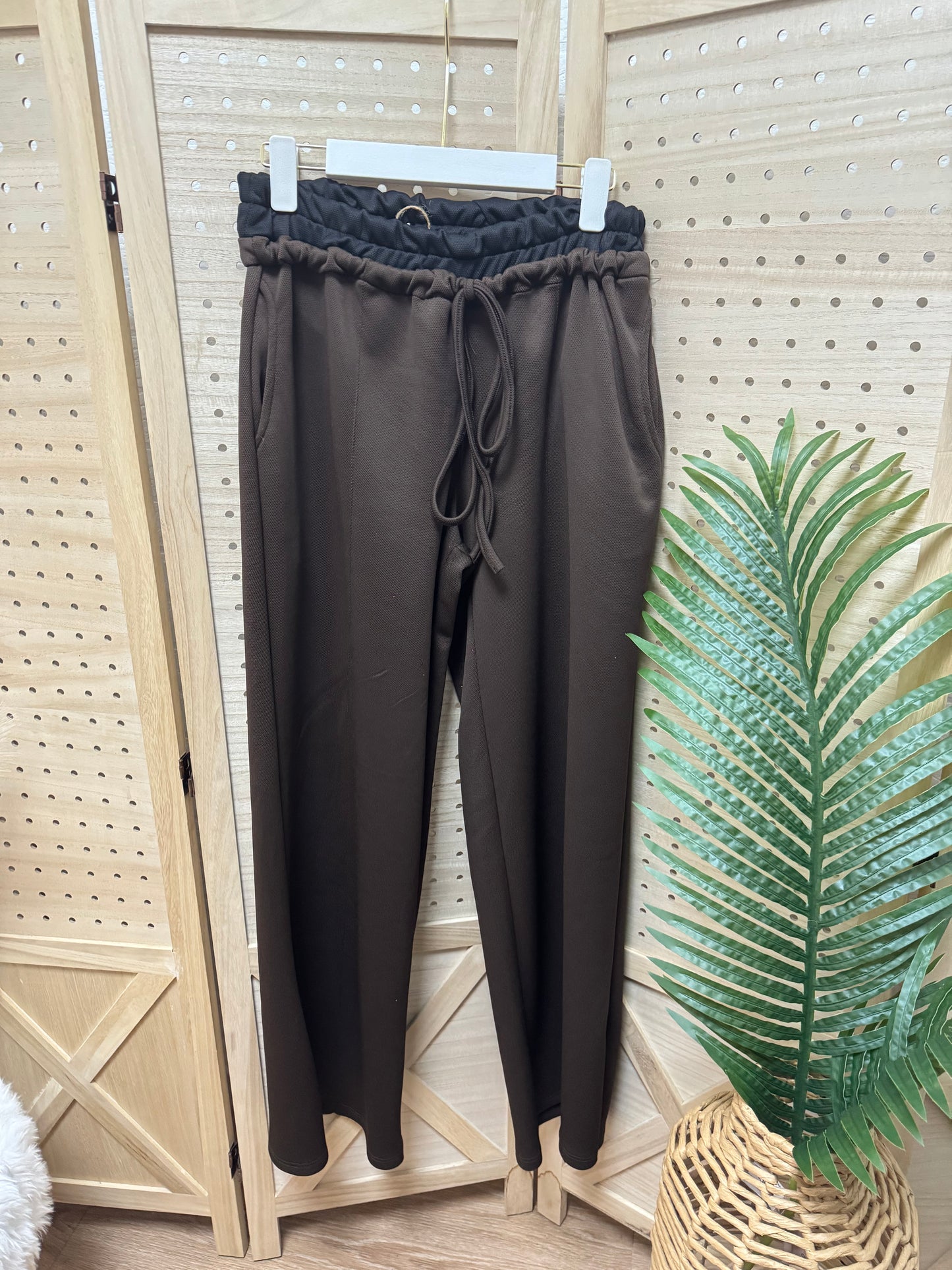 Pantalón doble cinturilla con cordón