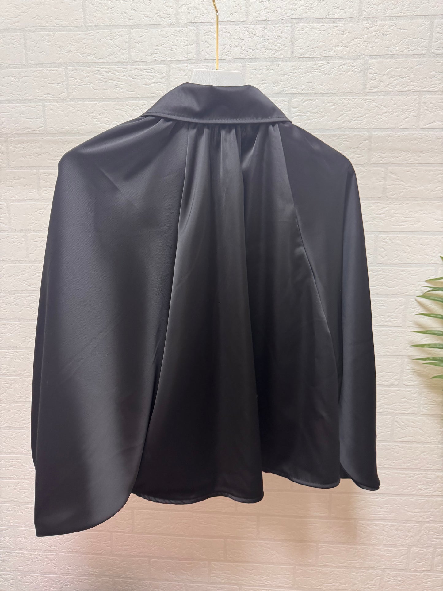 Bomber Satinada Efecto Globo Negra