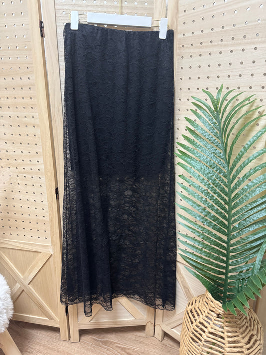 Falda larga de encaje