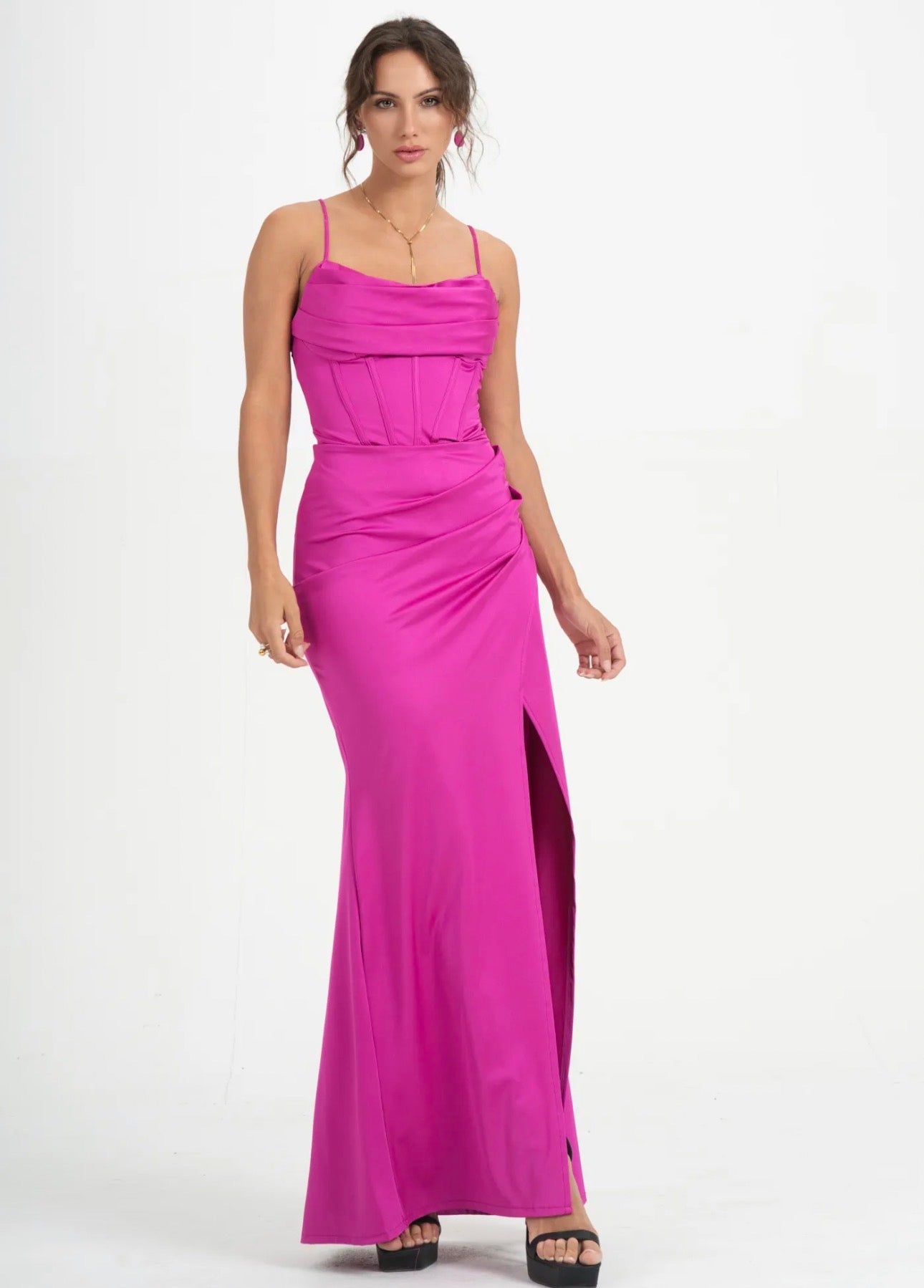 Vestido Largo Fucsia Elegante con Abertura y Efecto Corset