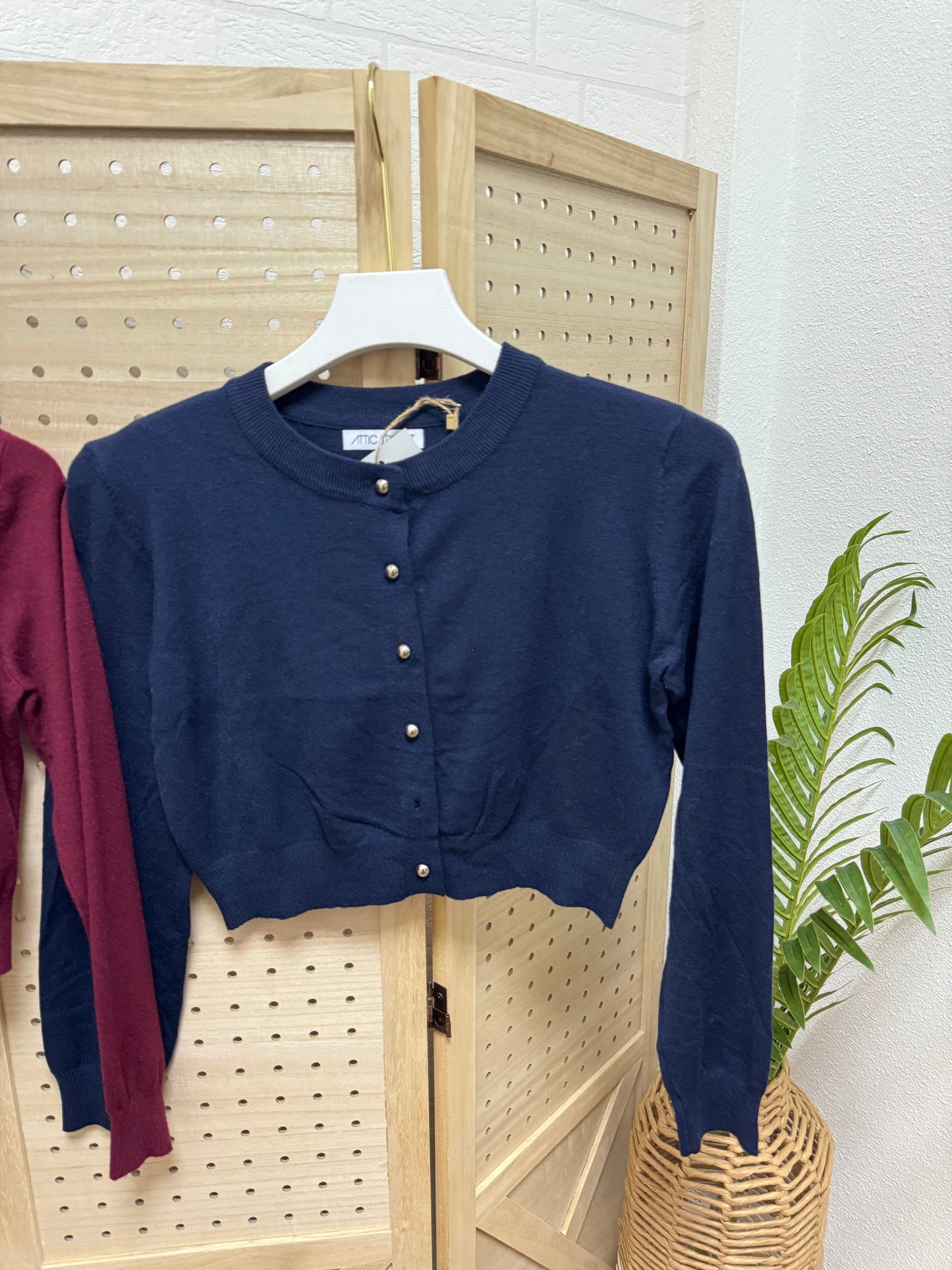 Chaqueta crop de punto con botones