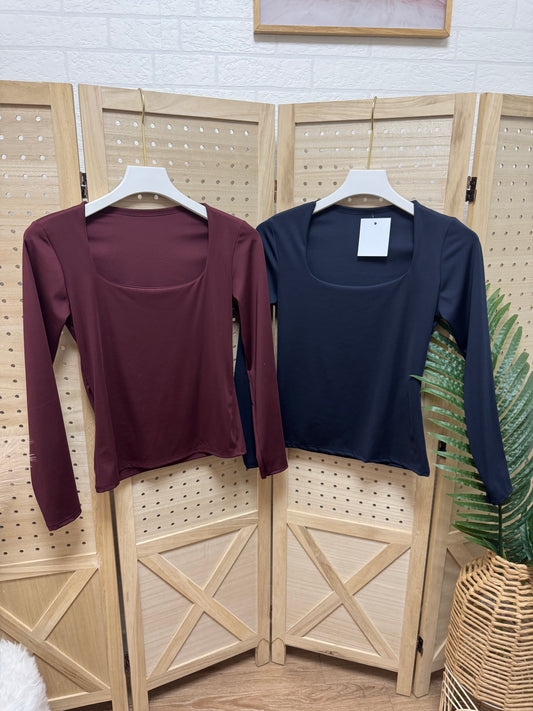 Top de manga larga con escote cuadrado