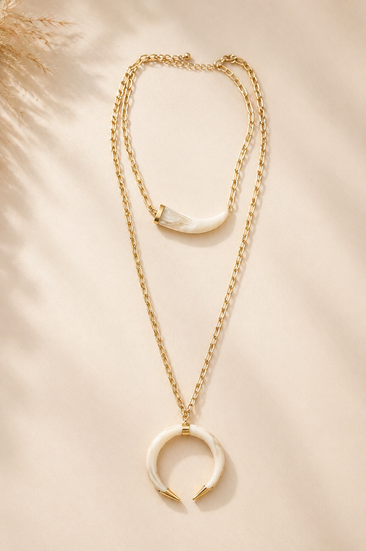Collar Doble Cadena Dorada con Colgante Marfil