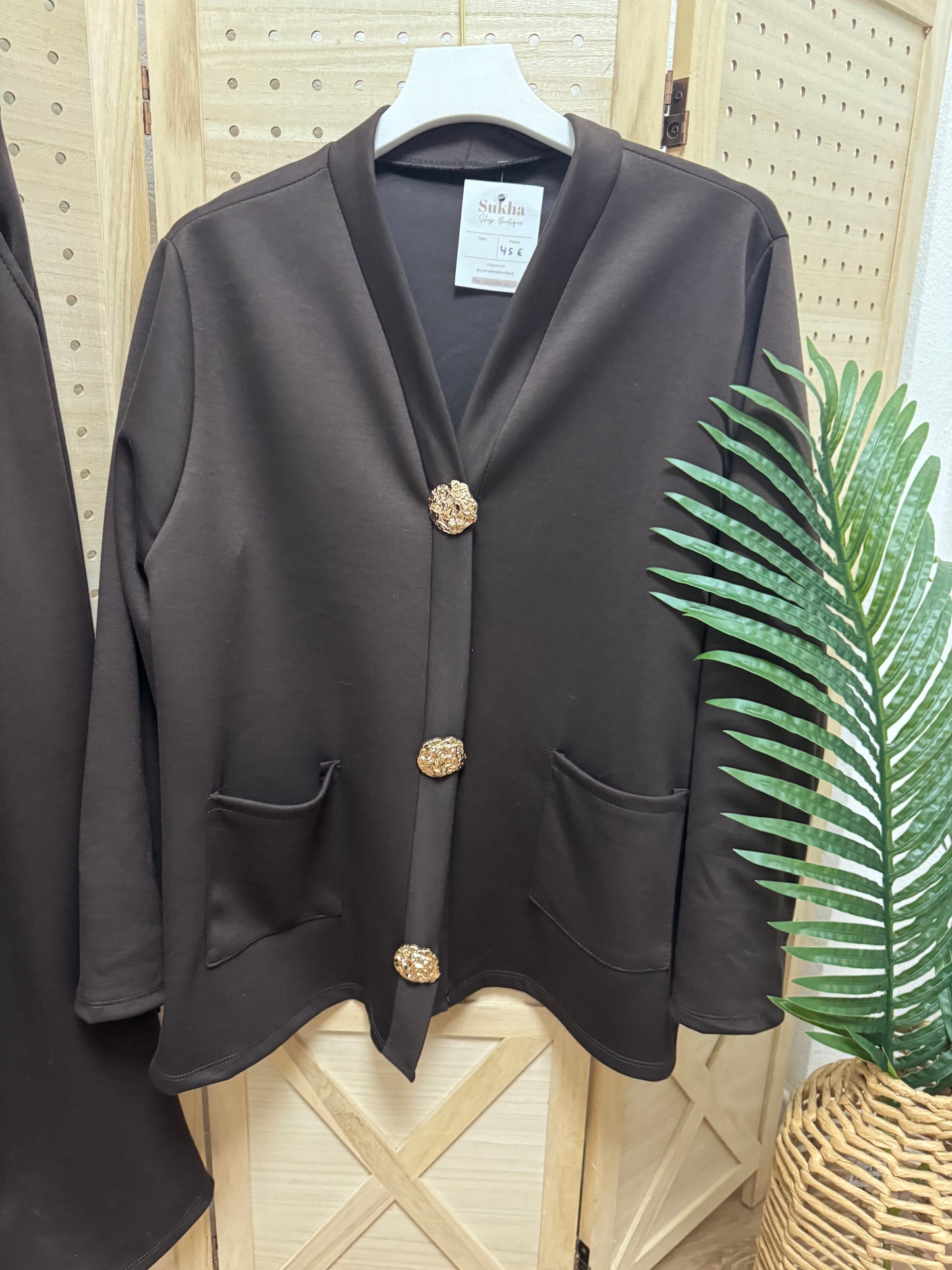 Conjunto Marrón Chocolate Botones Joya – Traje fluido cómodo tallas grandes