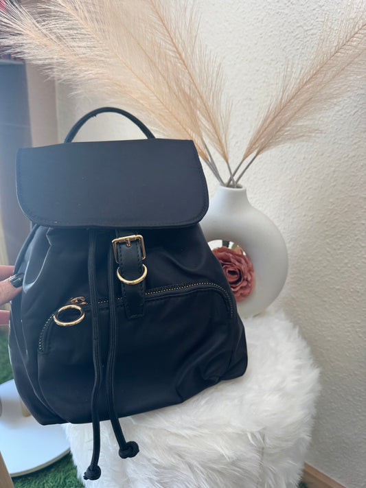 Mochila negra urbana