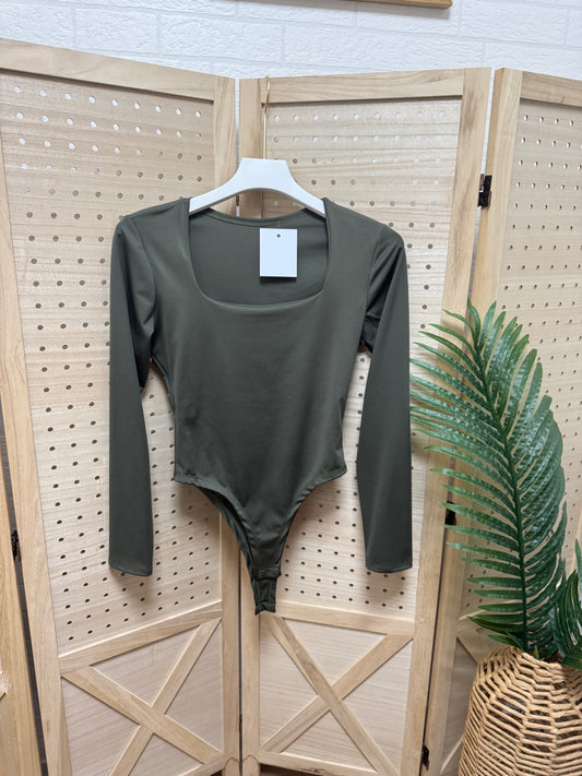 Body verde oliva de manga larga