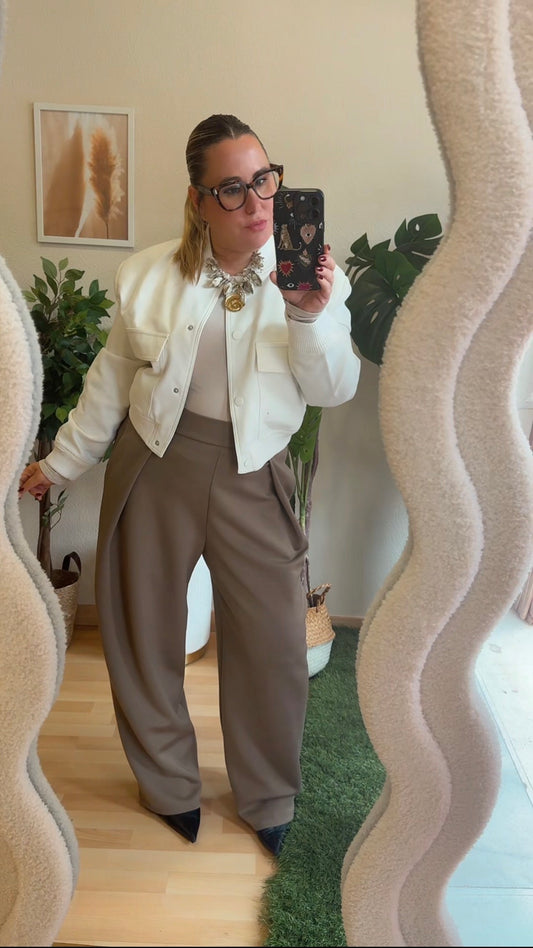 Pantalón Palazzo Beige de Pinzas en Tejido Scuba (Air Layer) – Fluido, Elegante y Cómodo