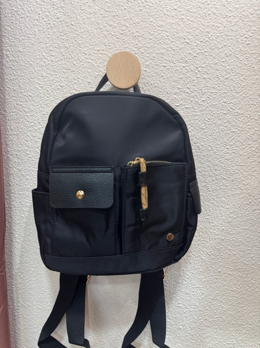 Mochila mini con estilo – disponible en negro y topo
