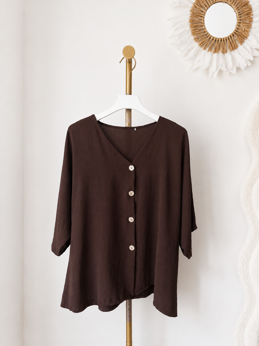 Blusa de pico con botones decorativos | Talla grande