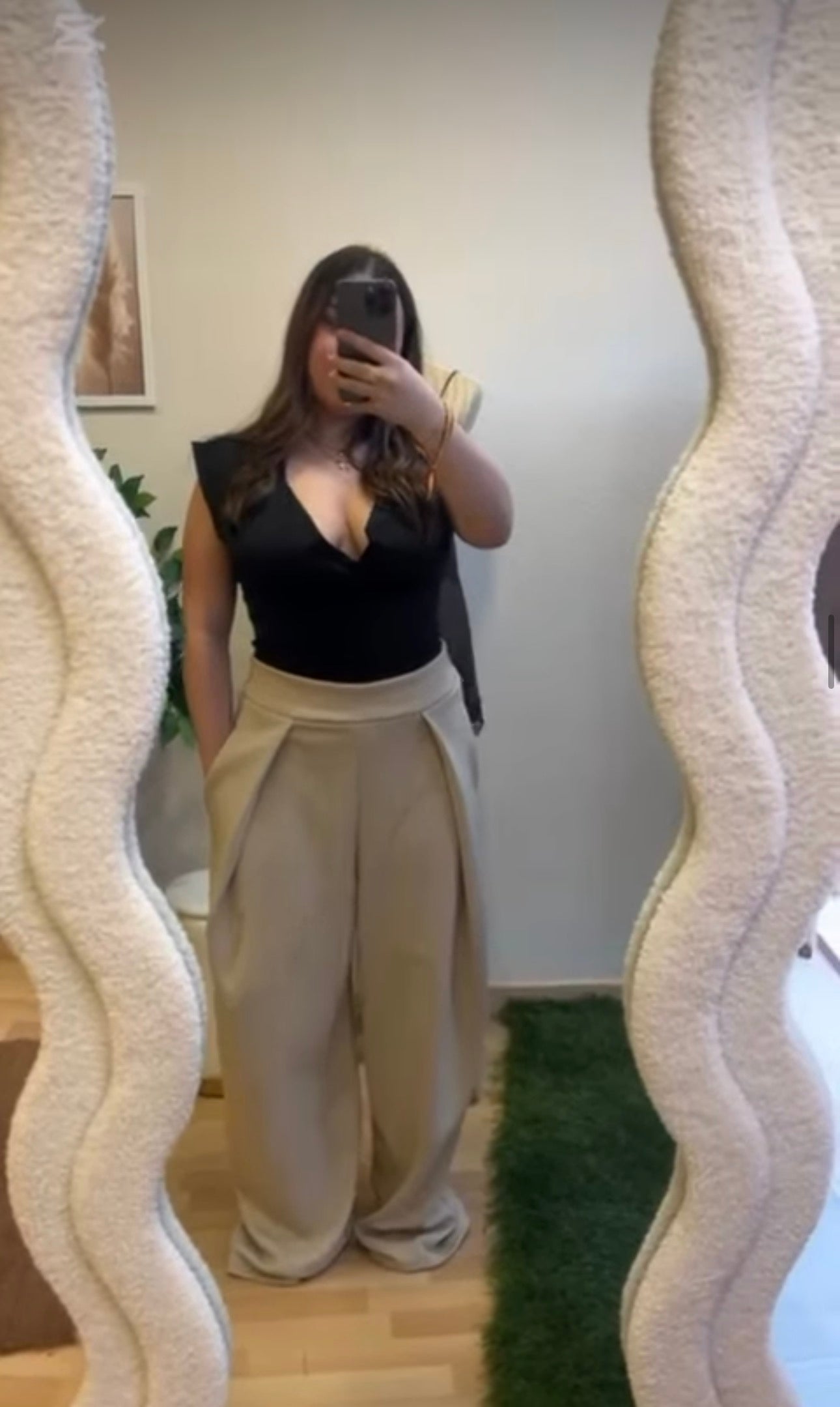 Pantalón Palazzo Beige de Pinzas en Tejido Scuba (Air Layer) – Fluido, Elegante y Cómodo